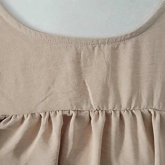 Andree bu Unit Taupe Button Keyhole back top XL - Picture 2 of 6